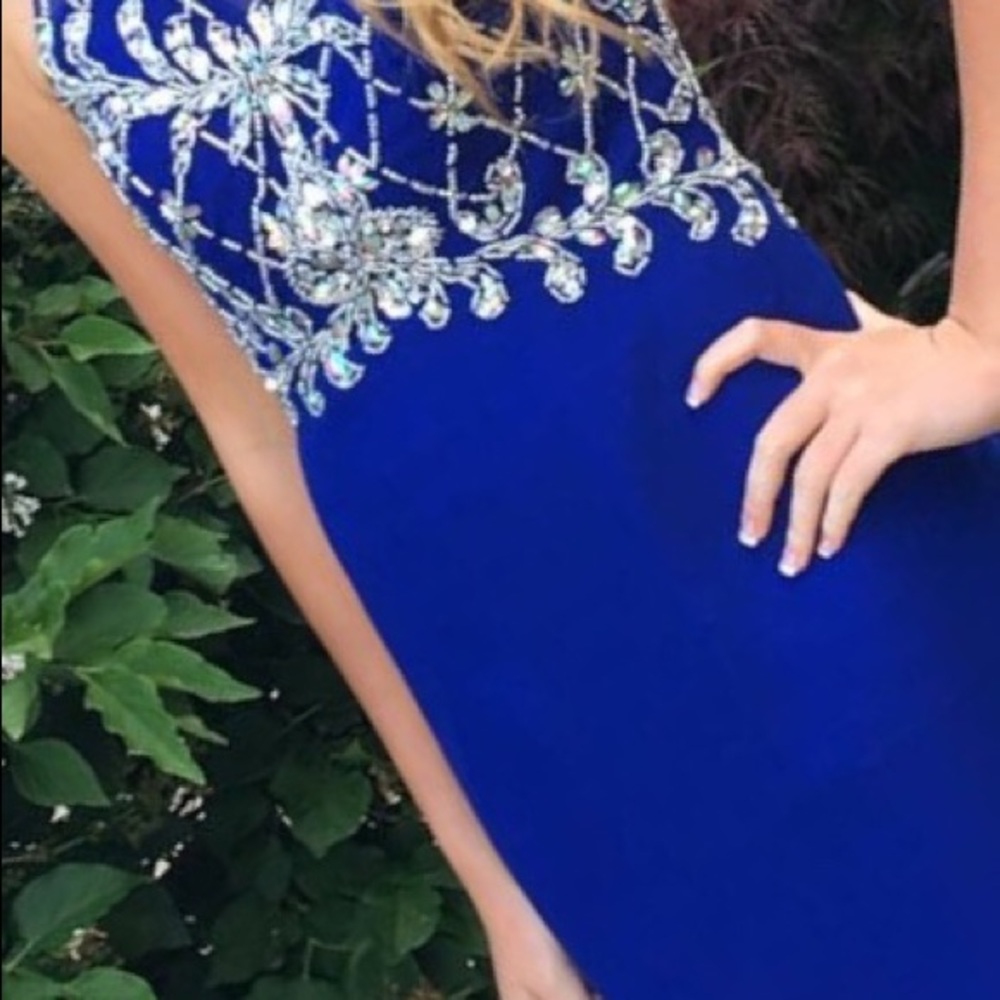 Stunning, sleek and sophisticated prom dress!